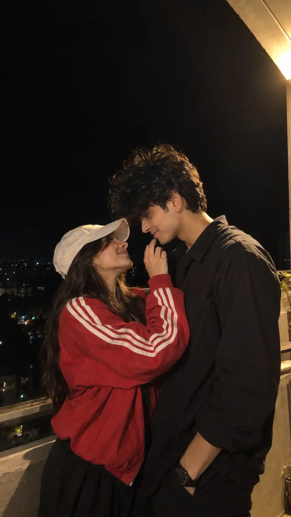 Example result for Night Balcony Couple Photo AI image prompt