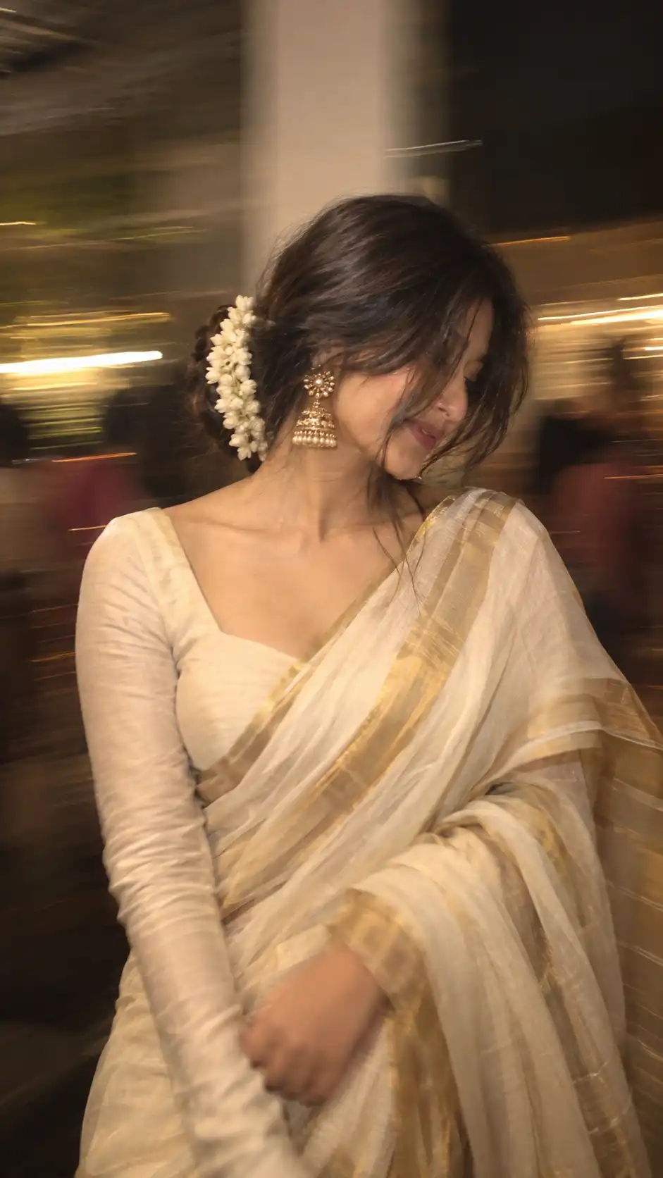 Example result for Onam Saree Motion Blur Portrait AI image prompt